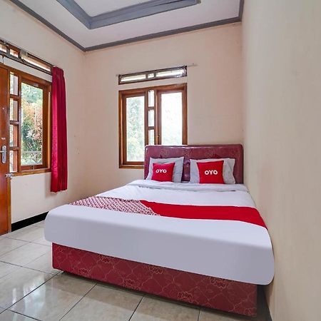 Oyo Homes 90915 Eco Tourism Desa Cihanjuang Rahayu Ciwangun Indah Camp Villas Bongkar Dış mekan fotoğraf