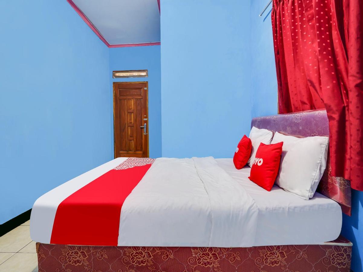 Oyo Homes 90915 Eco Tourism Desa Cihanjuang Rahayu Ciwangun Indah Camp Villas Bongkar Dış mekan fotoğraf