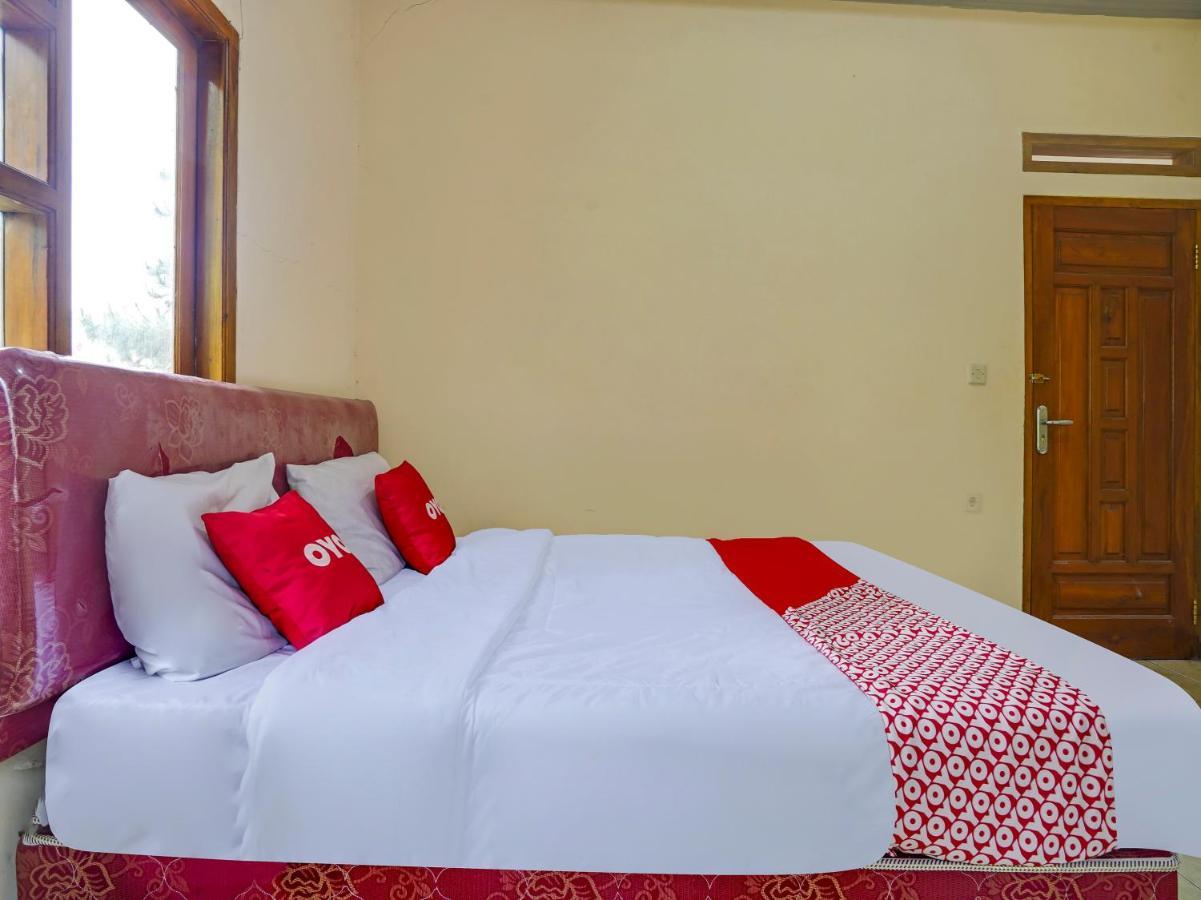Oyo Homes 90915 Eco Tourism Desa Cihanjuang Rahayu Ciwangun Indah Camp Villas Bongkar Dış mekan fotoğraf